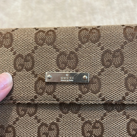 Gucci Beige and Brown Monogram Clutch - Picture 2 of 11